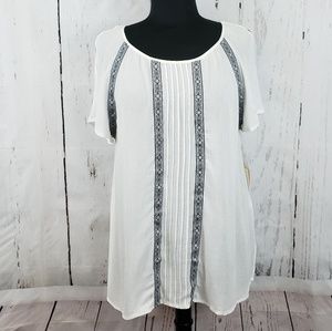 Two by Vince Camuto Embroidered Trim Cold Shoulder